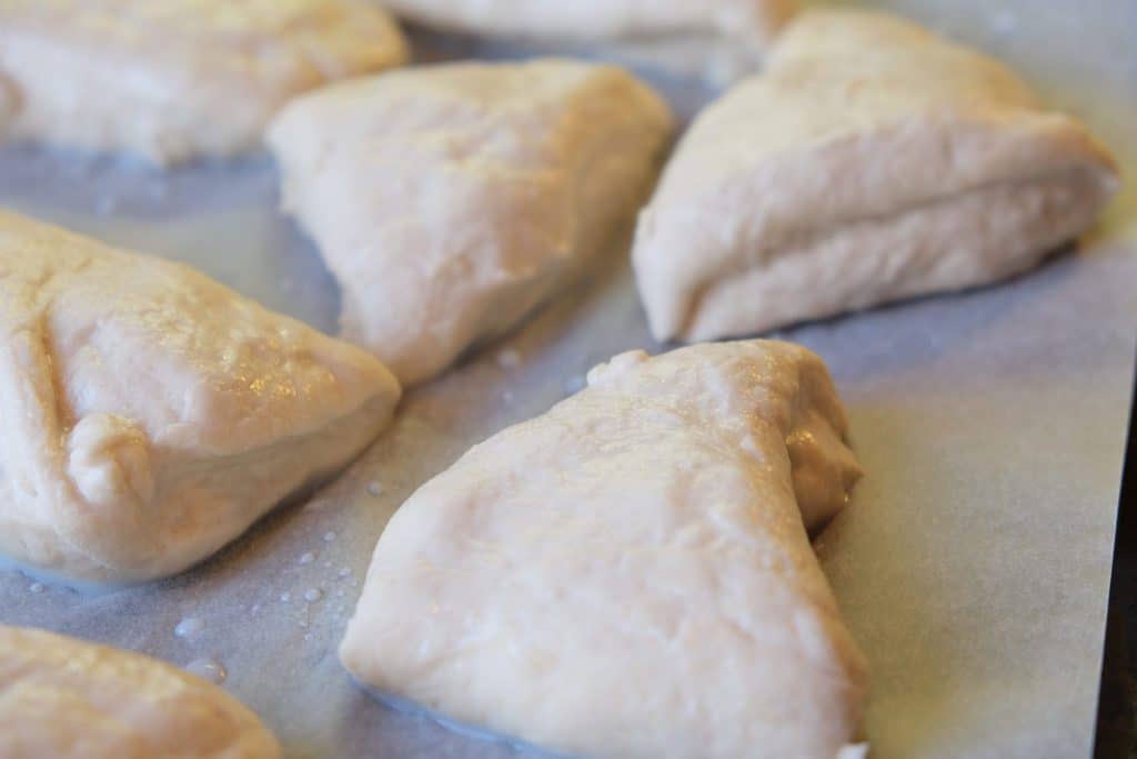 boller, opskrift, langtidshævede, bagt, hjemmebagt, lækkert, sprødt, brød, 